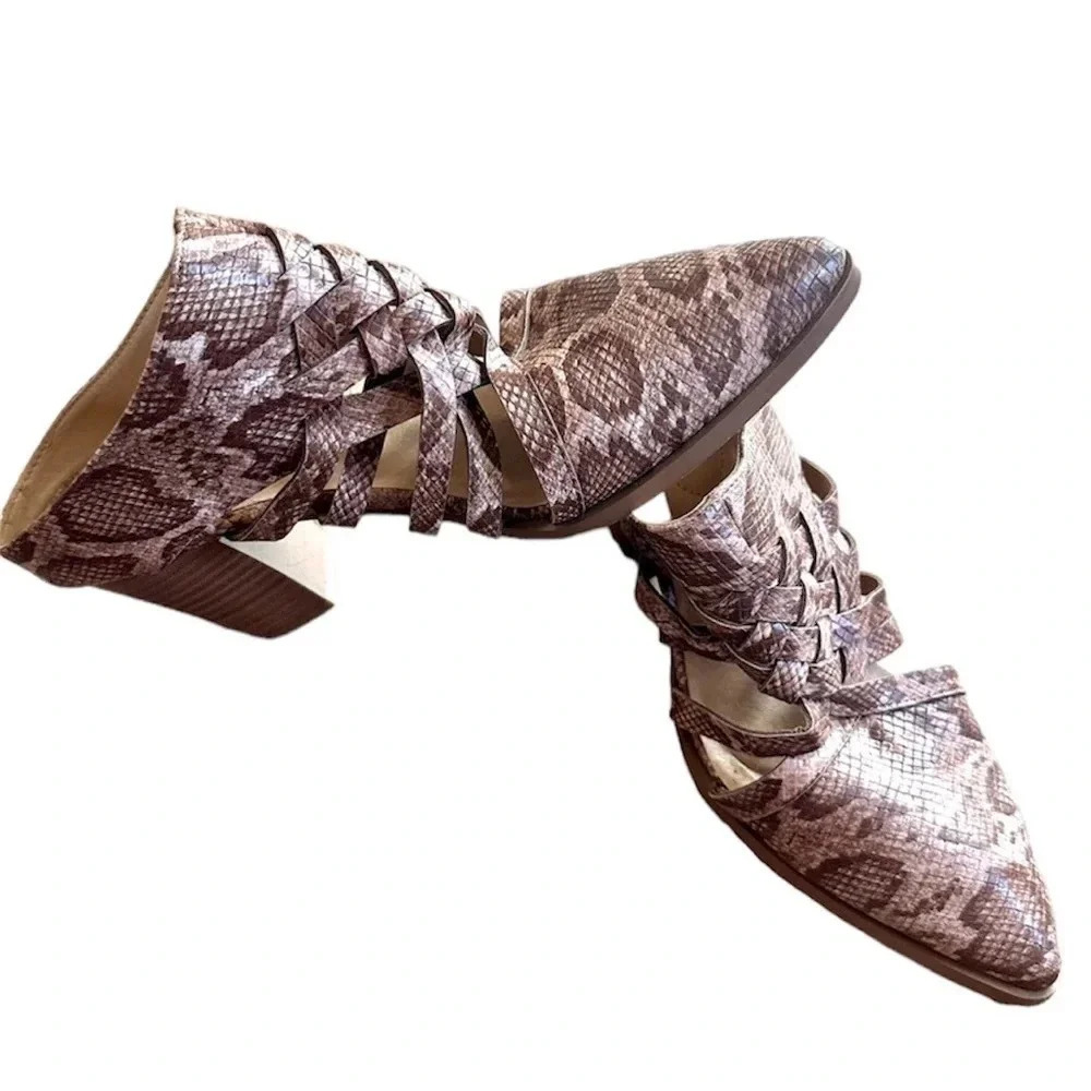 Comfort Women’s Snakeskin Heeled Woven Detail Pointed Toe Booties Size 8 GUC